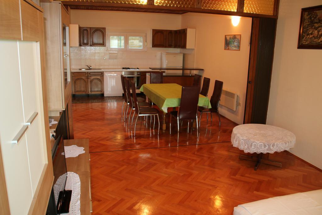 Apartment Stipe *